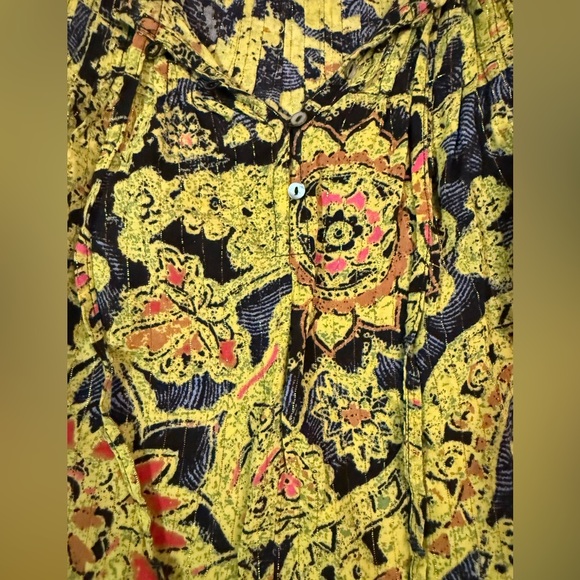 Jennifer & Grace Floral Printed Blouse Yoked Pintucked Tie Detail Size Medium - Picture 9 of 9